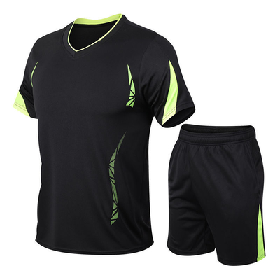 人の夏ランニングのスポーツは衣服の短い袖のTシャツを5分の速い乾燥身に着けている