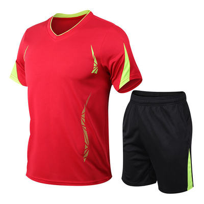 人の夏ランニングのスポーツは衣服の短い袖のTシャツを5分の速い乾燥身に着けている