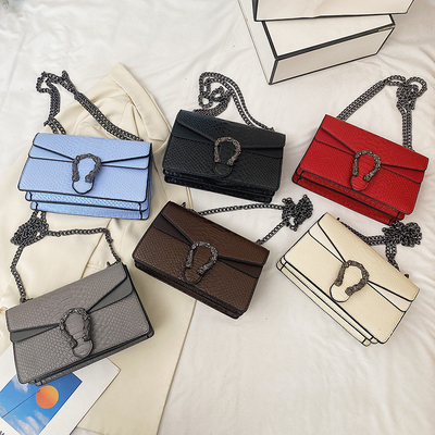 新品 シングルショルダー クロスボディ バッグ レトロ 女性 秋のトレンド カラーコントラスト ハンドバッグ 国境を越えた休憩 ニーチェ バックパック