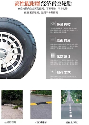 新しい小さな電動三輪車 自らの赤ちゃんを家に連れてきて 子供たちを拾う