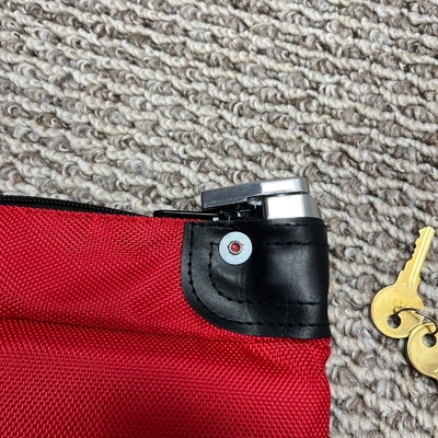 国境を越えた爆発物 銀行バッグ ザイプバッグ レッドナイロン セキュリティバッグ 医療バッグ 銃 アムモバッグ
