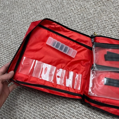 国境を越えた爆発物 銀行バッグ ザイプバッグ レッドナイロン セキュリティバッグ 医療バッグ 銃 アムモバッグ
