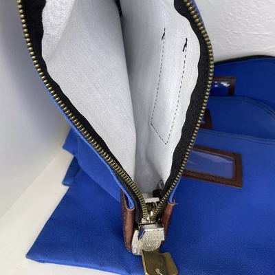 2つの鍵を持つZIPPERバッグIDバッグ ビルバッグ