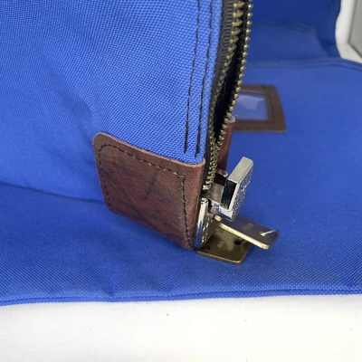 2つの鍵を持つZIPPERバッグIDバッグ ビルバッグ