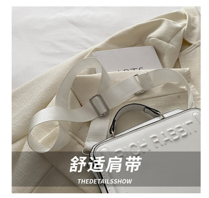 シンプル ファッション レター バッグ 女性用 新品 旅行者用 ハンドバッグ 小型四角 バッグ シニア用 質感 幅広く肩帯 横身