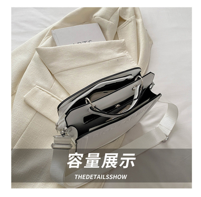 シンプル ファッション レター バッグ 女性用 新品 旅行者用 ハンドバッグ 小型四角 バッグ シニア用 質感 幅広く肩帯 横身