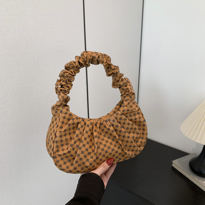 女性用バッグ トレンド 新しいトレンド INS トレンド オールインワン 肩バッグ 春と夏 ファッション クラウド 折りたたみ バッグ